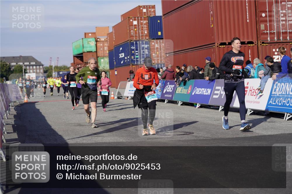 03.10.2025 - Köhlbrandbrückenlauf Michael Burmester http://msf.ph/oto/9025453 03.10.2025 10:28:27 Ziel 1713, 1765, 1896, 1897, 1910, 2216, 2409, 3013, 3054, 3483 meine-sportfotos.de