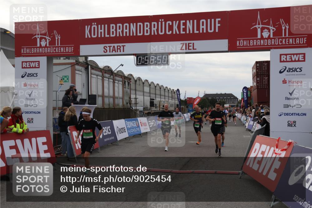 03.10.2025 - Köhlbrandbrückenlauf Julia Fischer http://msf.ph/oto/9025454 03.10.2025 15:58:50 Ziel 7017, 7081, 7101, 7117, 7120, 7176, 7182, 7244, 7737, 9086, 9186, 9187, 9512, 9582 meine-sportfotos.de