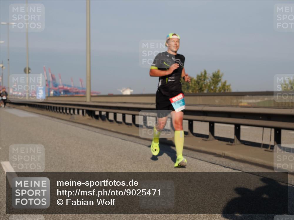 03.10.2025 - Köhlbrandbrückenlauf Fabian Wolf http://msf.ph/oto/9025471 03.10.2025 09:41:37 Position 3 17 meine-sportfotos.de