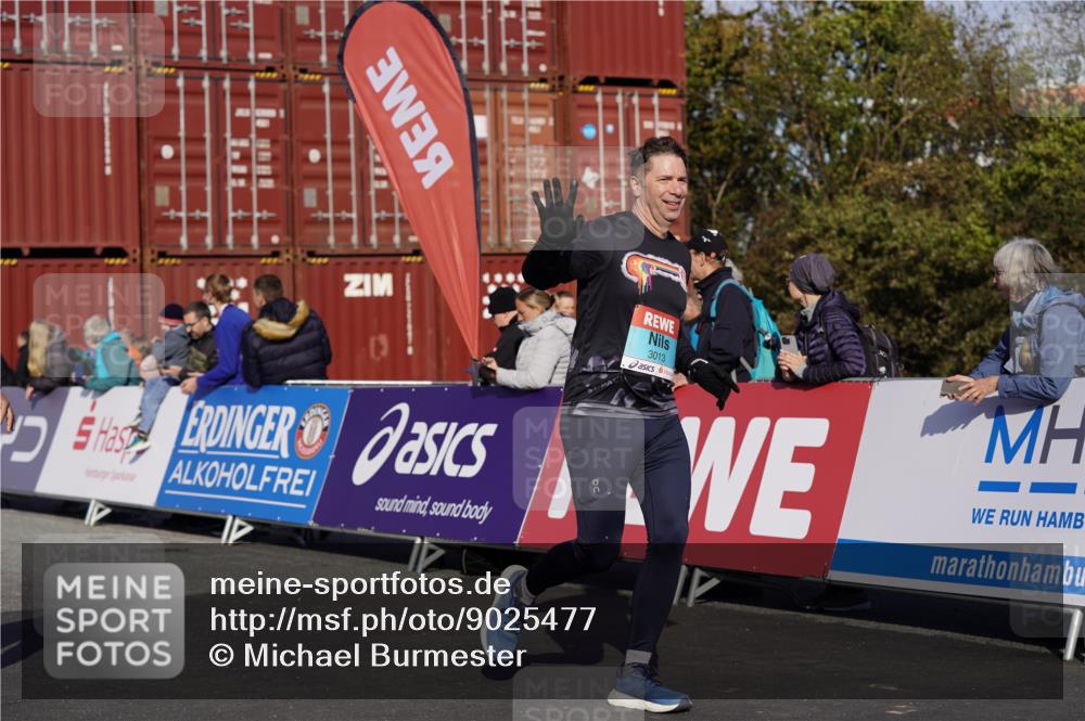 03.10.2025 - Köhlbrandbrückenlauf Michael Burmester http://msf.ph/oto/9025477 03.10.2025 10:28:29 Ziel 1713, 1765, 1896, 1897, 2216, 3013, 3054, 3483 meine-sportfotos.de