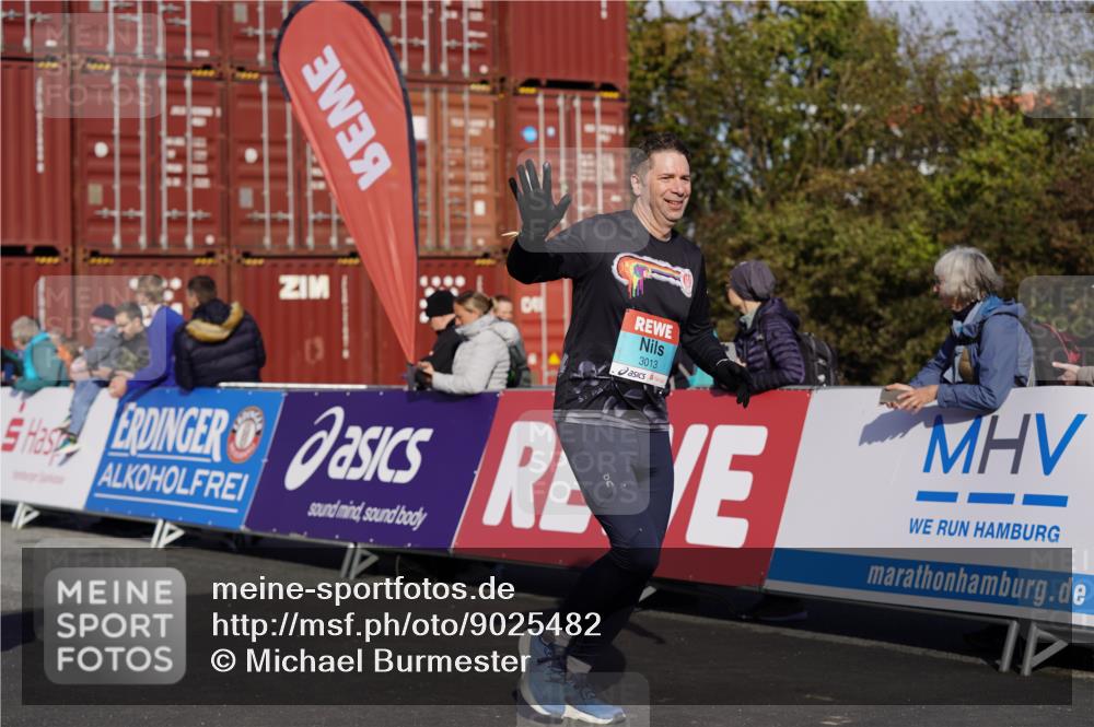 03.10.2025 - Köhlbrandbrückenlauf Michael Burmester http://msf.ph/oto/9025482 03.10.2025 10:28:29 Ziel 1713, 1765, 1896, 1897, 2216, 3013, 3054, 3483 meine-sportfotos.de