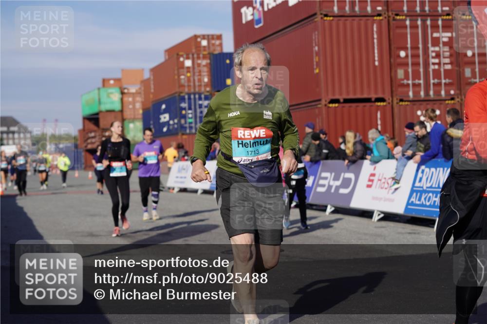 03.10.2025 - Köhlbrandbrückenlauf Michael Burmester http://msf.ph/oto/9025488 03.10.2025 10:28:31 Ziel 1713, 1765, 1896, 1897, 2090, 2216, 2339, 3013, 3054, 3483 meine-sportfotos.de