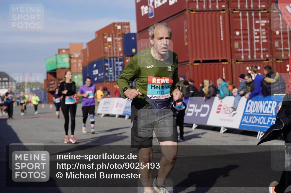 03.10.2025 - Köhlbrandbrückenlauf Michael Burmester http://msf.ph/oto/9025493 03.10.2025 10:28:31 Ziel 1713, 1765, 1896, 1897, 2090, 2216, 2339, 3013, 3054, 3483 meine-sportfotos.de