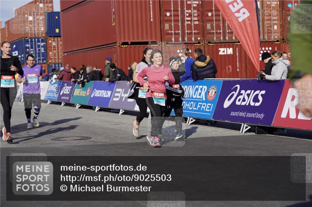 03.10.2025 - Köhlbrandbrückenlauf Michael Burmester http://msf.ph/oto/9025503 03.10.2025 10:28:32 Ziel 1713, 1765, 1863, 1896, 1897, 2090, 2216, 2339, 3013, 3483 meine-sportfotos.de