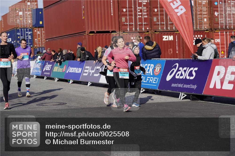 03.10.2025 - Köhlbrandbrückenlauf Michael Burmester http://msf.ph/oto/9025508 03.10.2025 10:28:32 Ziel 1713, 1765, 1863, 1896, 1897, 2090, 2216, 2339, 3013, 3483 meine-sportfotos.de
