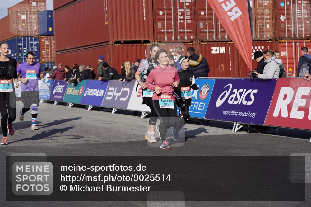 03.10.2025 - Köhlbrandbrückenlauf Michael Burmester http://msf.ph/oto/9025514 03.10.2025 10:28:32 Ziel 1713, 1765, 1863, 1896, 1897, 2090, 2216, 2339, 3013, 3483 meine-sportfotos.de