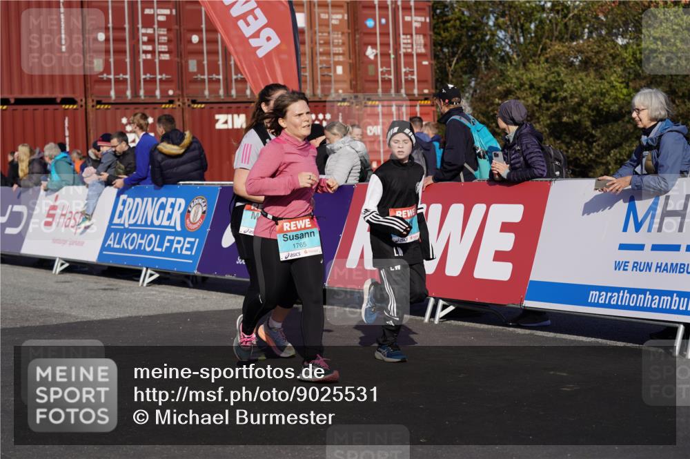 03.10.2025 - Köhlbrandbrückenlauf Michael Burmester http://msf.ph/oto/9025531 03.10.2025 10:28:33 Ziel 1713, 1748, 1765, 1863, 1896, 1897, 2090, 2216, 2339, 3013, 3483 meine-sportfotos.de