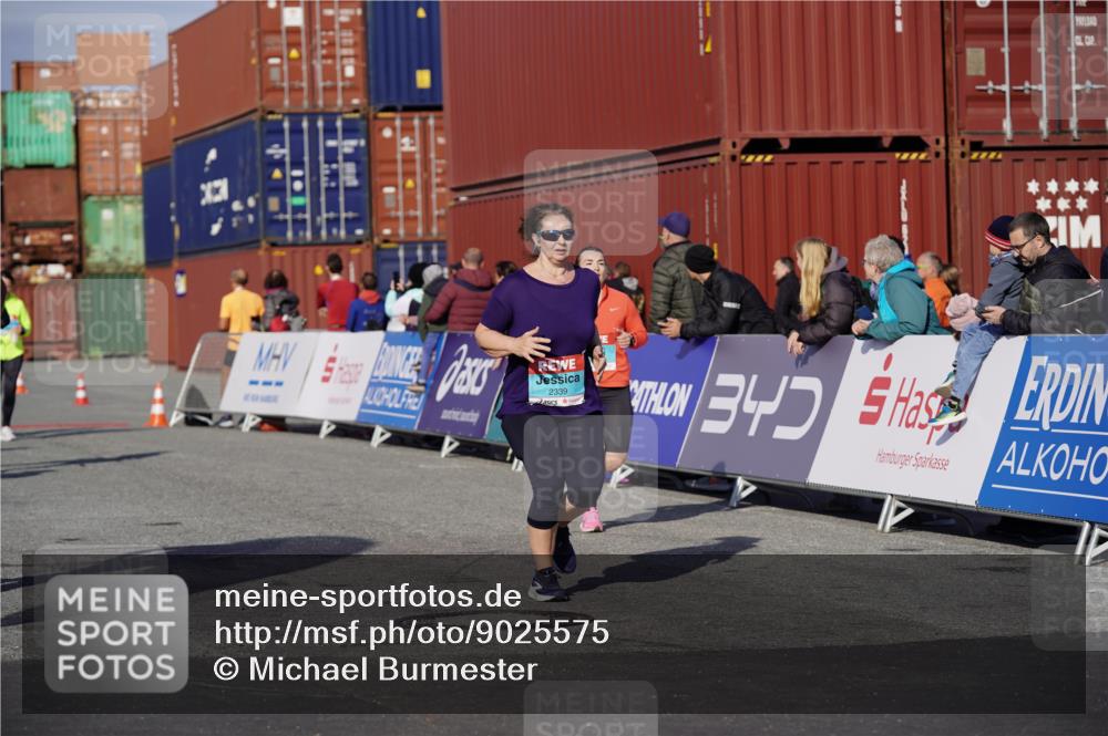 03.10.2025 - Köhlbrandbrückenlauf Michael Burmester http://msf.ph/oto/9025575 03.10.2025 10:28:38 Ziel 1394, 1454, 1577, 1748, 1863, 2090, 2339, 2493, 3612 meine-sportfotos.de