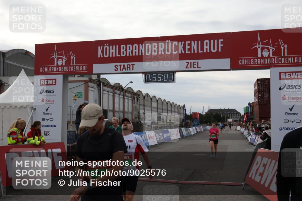 03.10.2025 - Köhlbrandbrückenlauf Julia Fischer http://msf.ph/oto/9025576 03.10.2025 15:59:03 Ziel 7086, 7101, 7109, 7120, 7238, 7244, 7256, 7356, 9186, 9195, 9196, 9197, 9370, 9398, 9512, 9750 meine-sportfotos.de