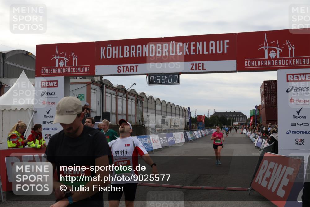 03.10.2025 - Köhlbrandbrückenlauf Julia Fischer http://msf.ph/oto/9025577 03.10.2025 15:59:03 Ziel 7086, 7101, 7109, 7120, 7238, 7244, 7256, 7356, 9186, 9195, 9196, 9197, 9370, 9398, 9512, 9750 meine-sportfotos.de