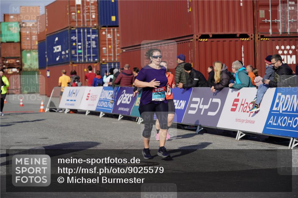 03.10.2025 - Köhlbrandbrückenlauf Michael Burmester http://msf.ph/oto/9025579 03.10.2025 10:28:38 Ziel 1394, 1454, 1577, 1748, 1863, 2090, 2339, 2493, 3612 meine-sportfotos.de
