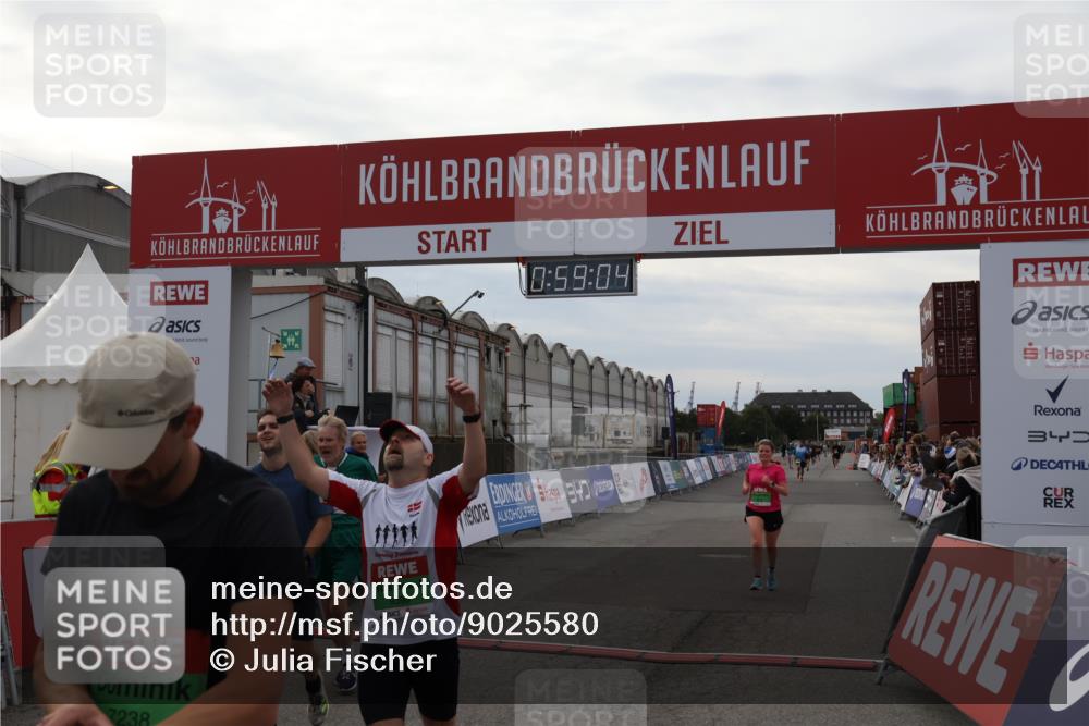 03.10.2025 - Köhlbrandbrückenlauf Julia Fischer http://msf.ph/oto/9025580 03.10.2025 15:59:04 Ziel 7086, 7101, 7109, 7120, 7238, 7244, 7256, 7356, 9186, 9195, 9196, 9197, 9370, 9398, 9512, 9750 meine-sportfotos.de