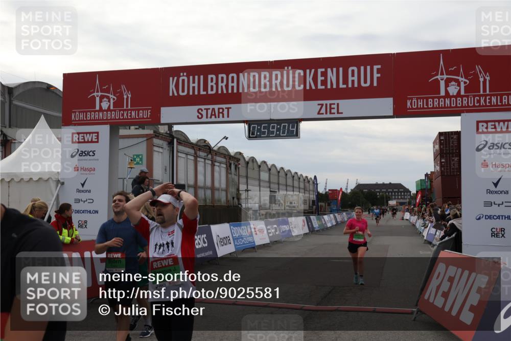 03.10.2025 - Köhlbrandbrückenlauf Julia Fischer http://msf.ph/oto/9025581 03.10.2025 15:59:04 Ziel 7086, 7101, 7109, 7120, 7238, 7244, 7256, 7356, 9186, 9195, 9196, 9197, 9370, 9398, 9512, 9750 meine-sportfotos.de