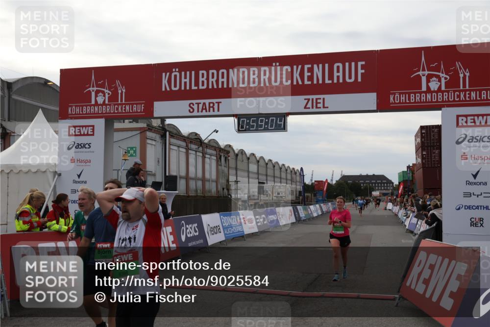 03.10.2025 - Köhlbrandbrückenlauf Julia Fischer http://msf.ph/oto/9025584 03.10.2025 15:59:04 Ziel 7086, 7101, 7109, 7120, 7238, 7244, 7256, 7356, 9186, 9195, 9196, 9197, 9370, 9398, 9512, 9750 meine-sportfotos.de