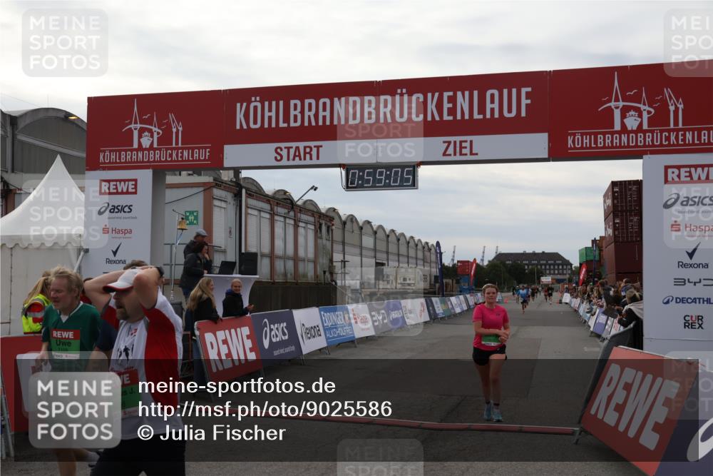 03.10.2025 - Köhlbrandbrückenlauf Julia Fischer http://msf.ph/oto/9025586 03.10.2025 15:59:05 Ziel 7086, 7109, 7120, 7238, 7256, 7356, 9186, 9195, 9196, 9197, 9370, 9398, 9750 meine-sportfotos.de