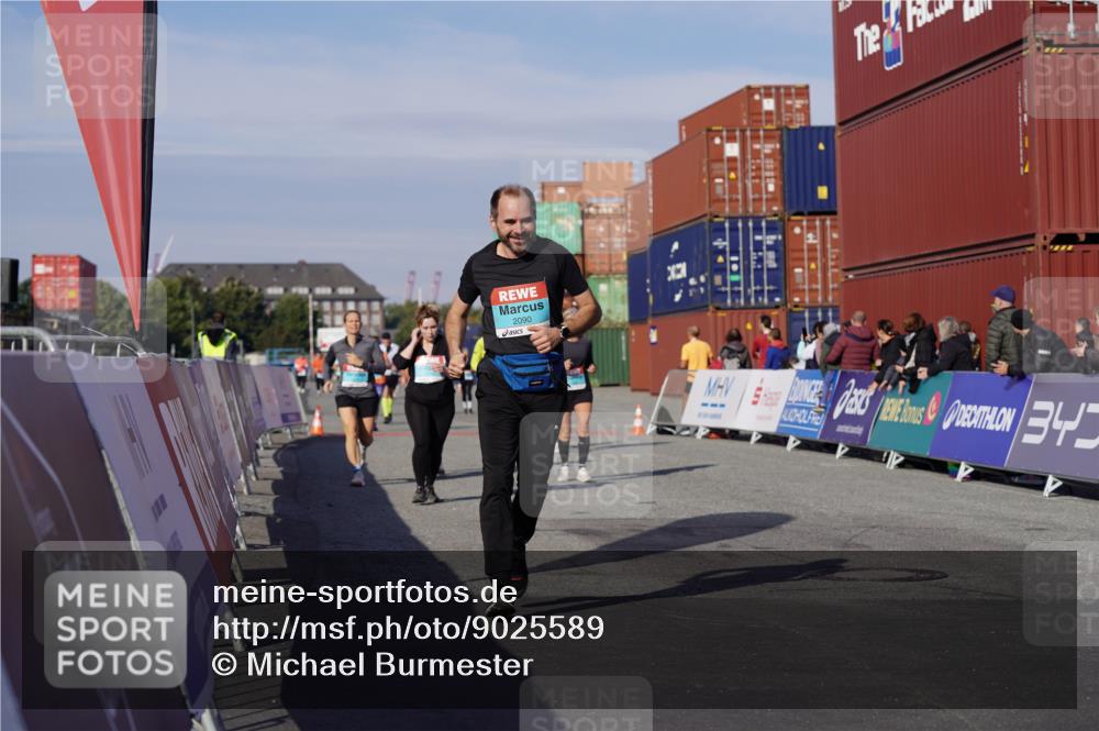 03.10.2025 - Köhlbrandbrückenlauf Michael Burmester http://msf.ph/oto/9025589 03.10.2025 10:28:39 Ziel 1394, 1454, 1577, 1748, 1863, 2090, 2339, 2493, 3612 meine-sportfotos.de