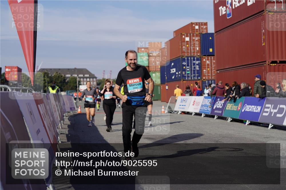 03.10.2025 - Köhlbrandbrückenlauf Michael Burmester http://msf.ph/oto/9025595 03.10.2025 10:28:39 Ziel 1394, 1454, 1577, 1748, 1863, 2090, 2339, 2493, 3612 meine-sportfotos.de