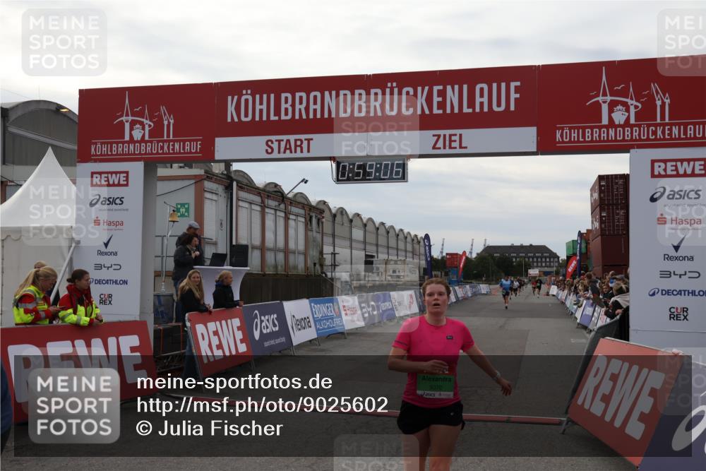 03.10.2025 - Köhlbrandbrückenlauf Julia Fischer http://msf.ph/oto/9025602 03.10.2025 15:59:06 Ziel 7086, 7109, 7120, 7238, 7256, 7356, 9186, 9195, 9196, 9197, 9370, 9398, 9750 meine-sportfotos.de