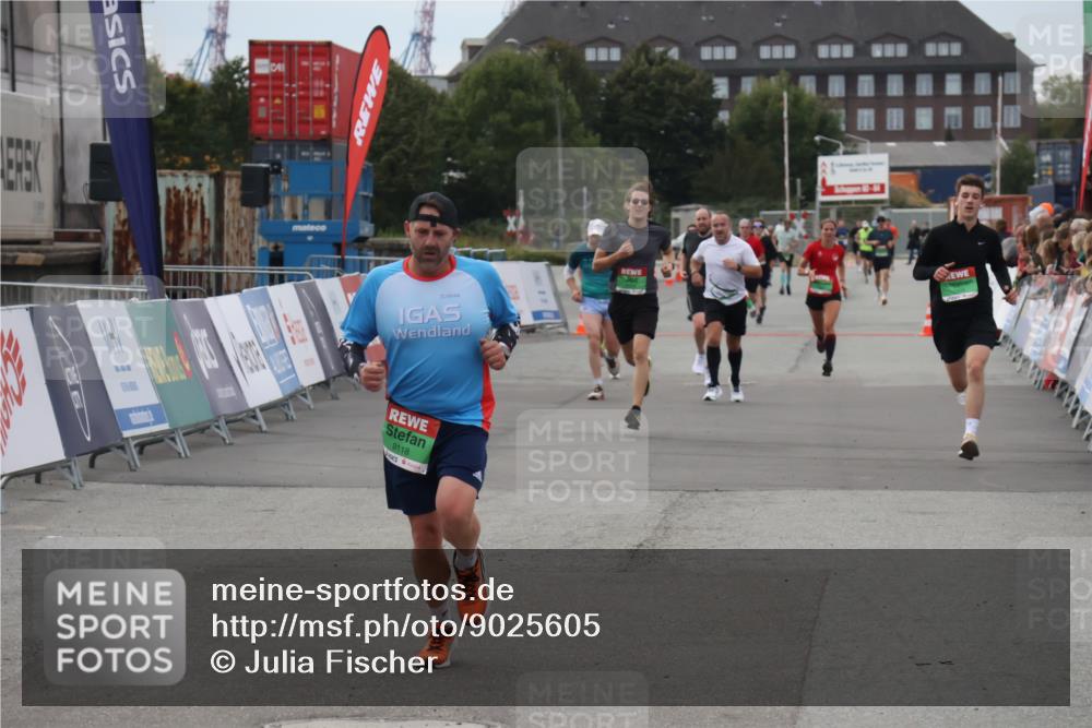 03.10.2025 - Köhlbrandbrückenlauf Julia Fischer http://msf.ph/oto/9025605 03.10.2025 15:59:12 Ziel 7109, 7496, 9118, 9370 meine-sportfotos.de