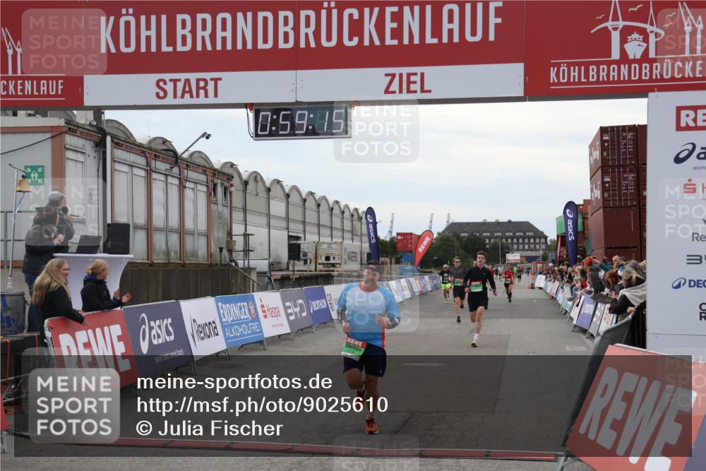 03.10.2025 - Köhlbrandbrückenlauf Julia Fischer http://msf.ph/oto/9025610 03.10.2025 15:59:15 Ziel 7496, 9118, 9521 meine-sportfotos.de