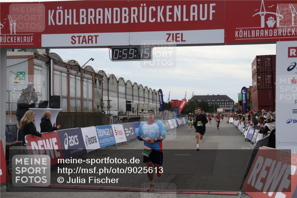 03.10.2025 - Köhlbrandbrückenlauf Julia Fischer http://msf.ph/oto/9025613 03.10.2025 15:59:15 Ziel 7496, 9118, 9521 meine-sportfotos.de