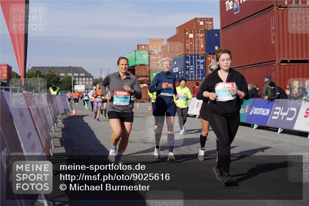 03.10.2025 - Köhlbrandbrückenlauf Michael Burmester http://msf.ph/oto/9025616 03.10.2025 10:28:43 Ziel 1348, 1394, 1454, 1577, 1748, 1863, 2090, 2339, 2493, 3292, 3293, 3612 meine-sportfotos.de