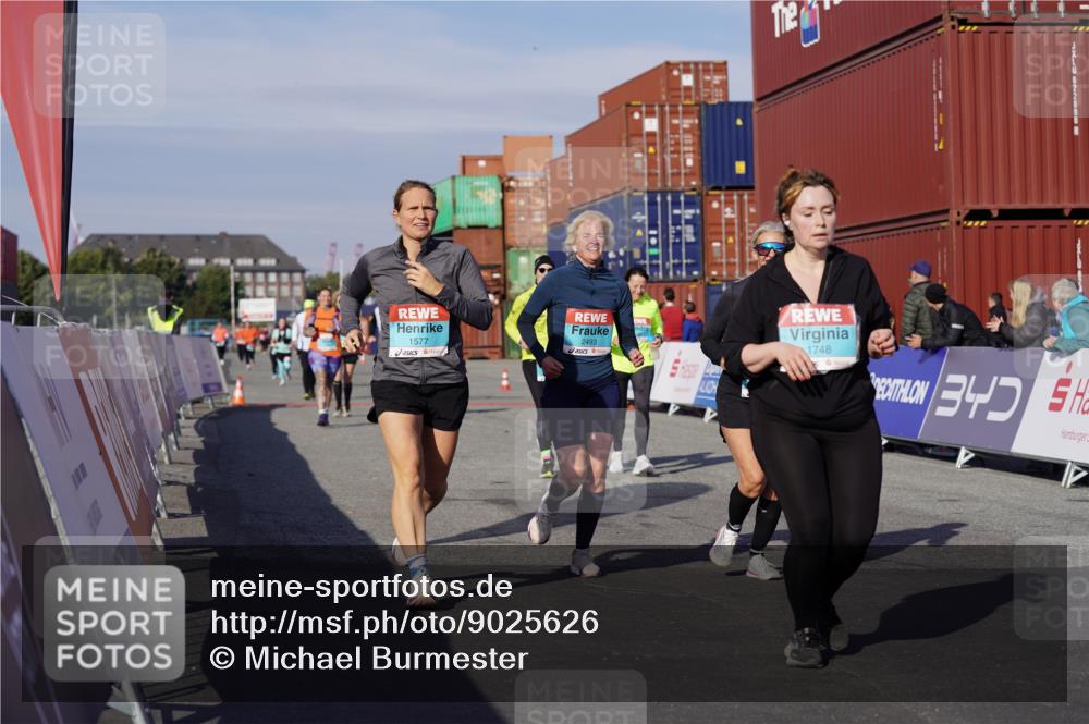 03.10.2025 - Köhlbrandbrückenlauf Michael Burmester http://msf.ph/oto/9025626 03.10.2025 10:28:44 Ziel 1348, 1394, 1454, 1577, 1748, 1863, 2493, 3292, 3293, 3612 meine-sportfotos.de