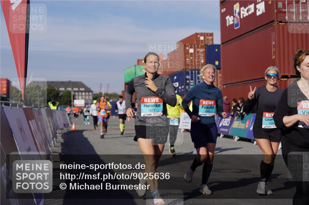03.10.2025 - Köhlbrandbrückenlauf Michael Burmester http://msf.ph/oto/9025636 03.10.2025 10:28:44 Ziel 1348, 1394, 1454, 1577, 1748, 1863, 2493, 3292, 3293, 3612 meine-sportfotos.de