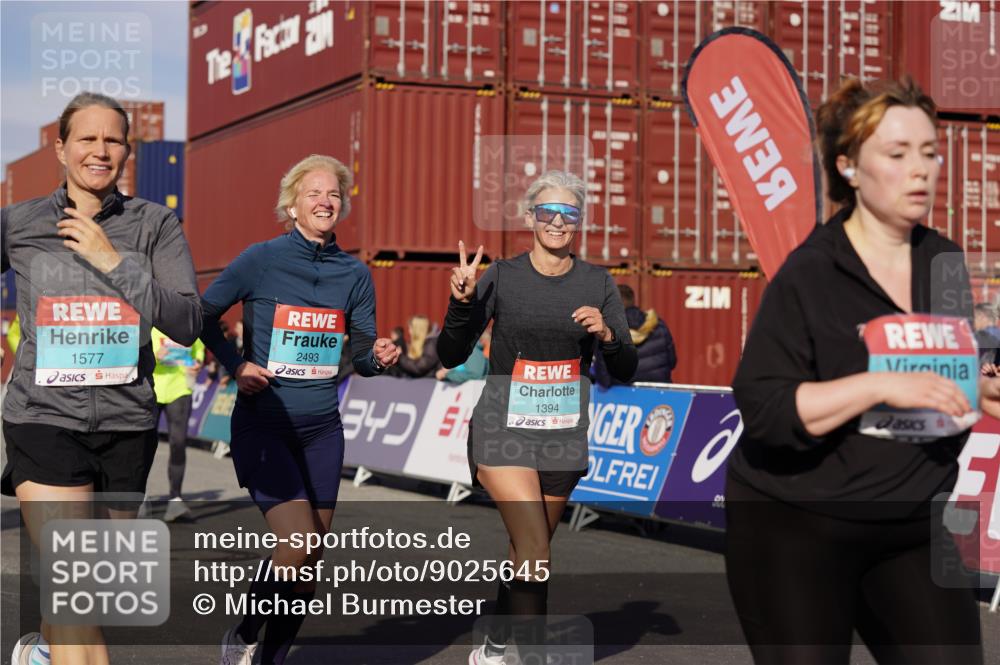 03.10.2025 - Köhlbrandbrückenlauf Michael Burmester http://msf.ph/oto/9025645 03.10.2025 10:28:45 Ziel 1348, 1394, 1454, 1577, 1748, 2493, 3292, 3293, 3612 meine-sportfotos.de