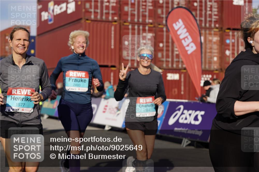 03.10.2025 - Köhlbrandbrückenlauf Michael Burmester http://msf.ph/oto/9025649 03.10.2025 10:28:45 Ziel 1348, 1394, 1454, 1577, 1748, 2493, 3292, 3293, 3612 meine-sportfotos.de
