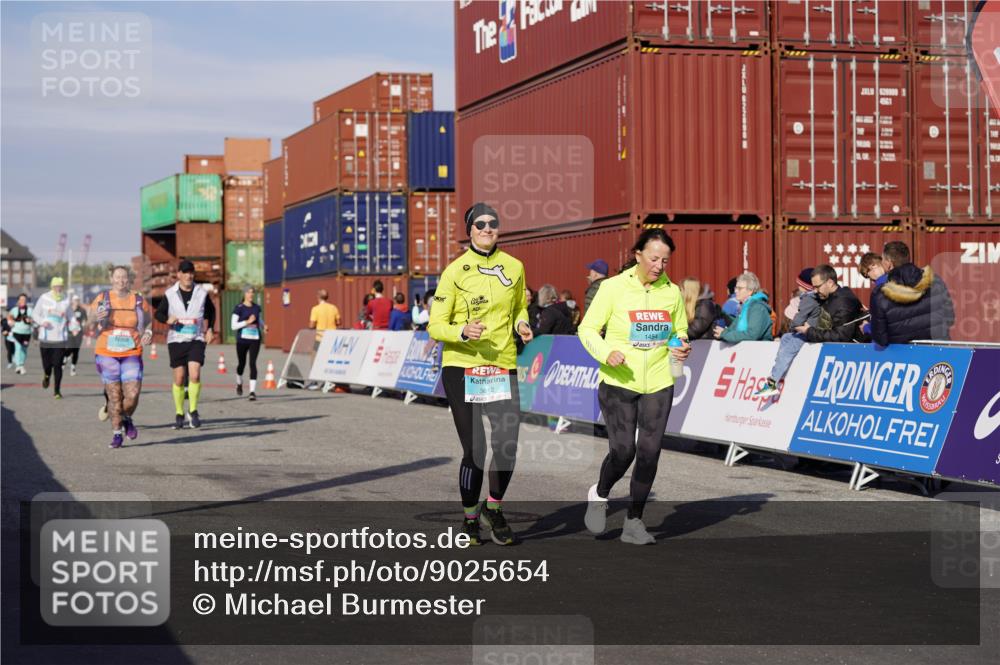 03.10.2025 - Köhlbrandbrückenlauf Michael Burmester http://msf.ph/oto/9025654 03.10.2025 10:28:47 Ziel 1348, 1454, 2263, 2264, 2492, 2493, 3292, 3293, 3612 meine-sportfotos.de