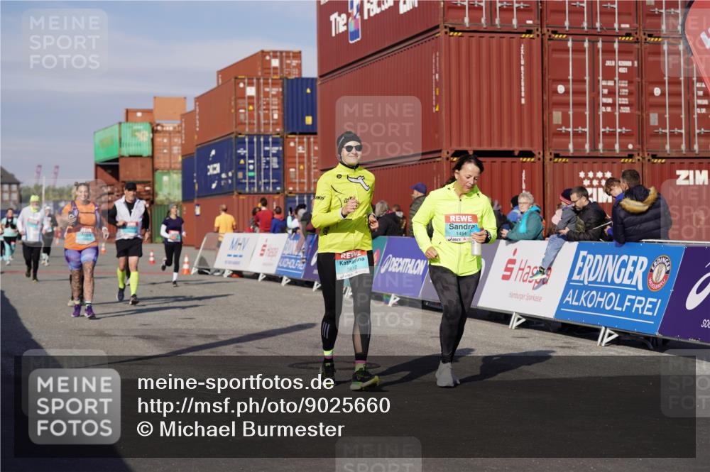 03.10.2025 - Köhlbrandbrückenlauf Michael Burmester http://msf.ph/oto/9025660 03.10.2025 10:28:47 Ziel 1348, 1454, 2263, 2264, 2492, 2493, 3292, 3293, 3612 meine-sportfotos.de
