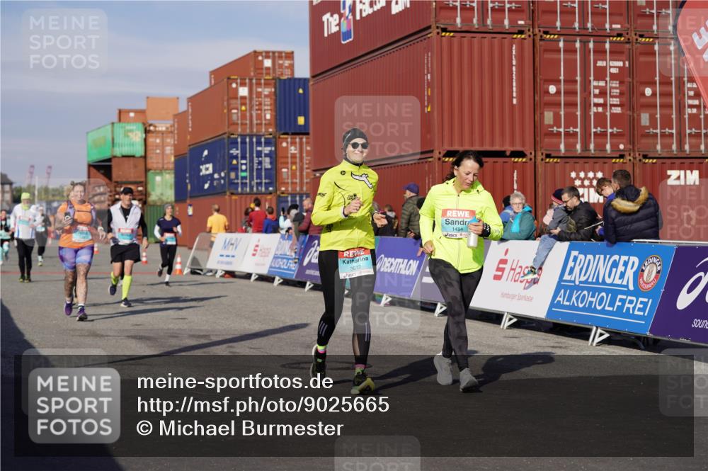 03.10.2025 - Köhlbrandbrückenlauf Michael Burmester http://msf.ph/oto/9025665 03.10.2025 10:28:47 Ziel 1348, 1454, 2263, 2264, 2492, 2493, 3292, 3293, 3612 meine-sportfotos.de