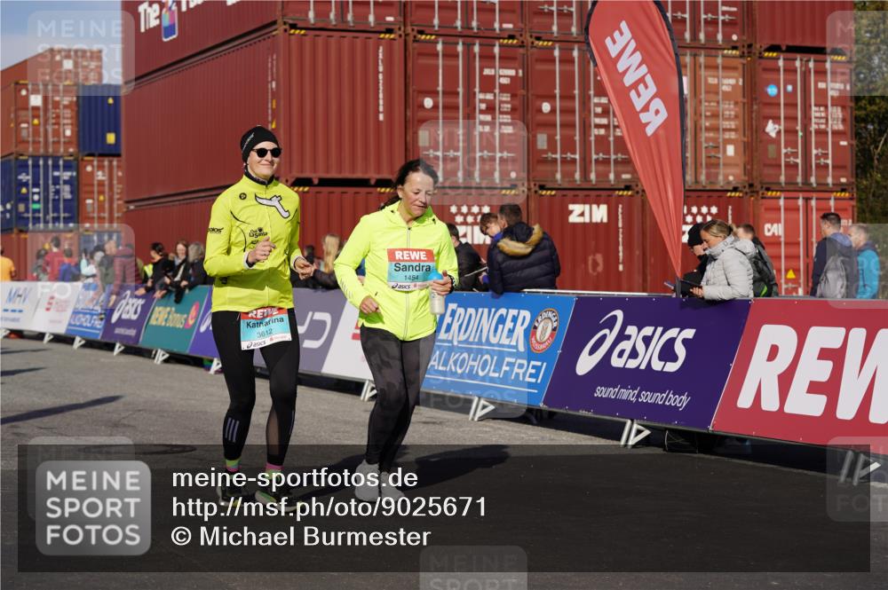 03.10.2025 - Köhlbrandbrückenlauf Michael Burmester http://msf.ph/oto/9025671 03.10.2025 10:28:48 Ziel 1348, 1454, 2263, 2264, 2492, 3292, 3293, 3612 meine-sportfotos.de