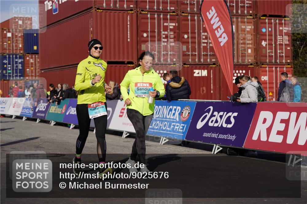03.10.2025 - Köhlbrandbrückenlauf Michael Burmester http://msf.ph/oto/9025676 03.10.2025 10:28:48 Ziel 1348, 1454, 2263, 2264, 2492, 3292, 3293, 3612 meine-sportfotos.de