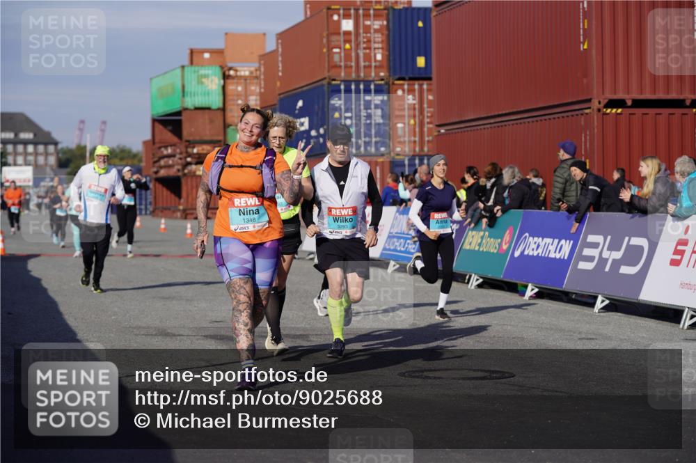 03.10.2025 - Köhlbrandbrückenlauf Michael Burmester http://msf.ph/oto/9025688 03.10.2025 10:28:50 Ziel 1348, 2263, 2264, 2492, 3292, 3293 meine-sportfotos.de