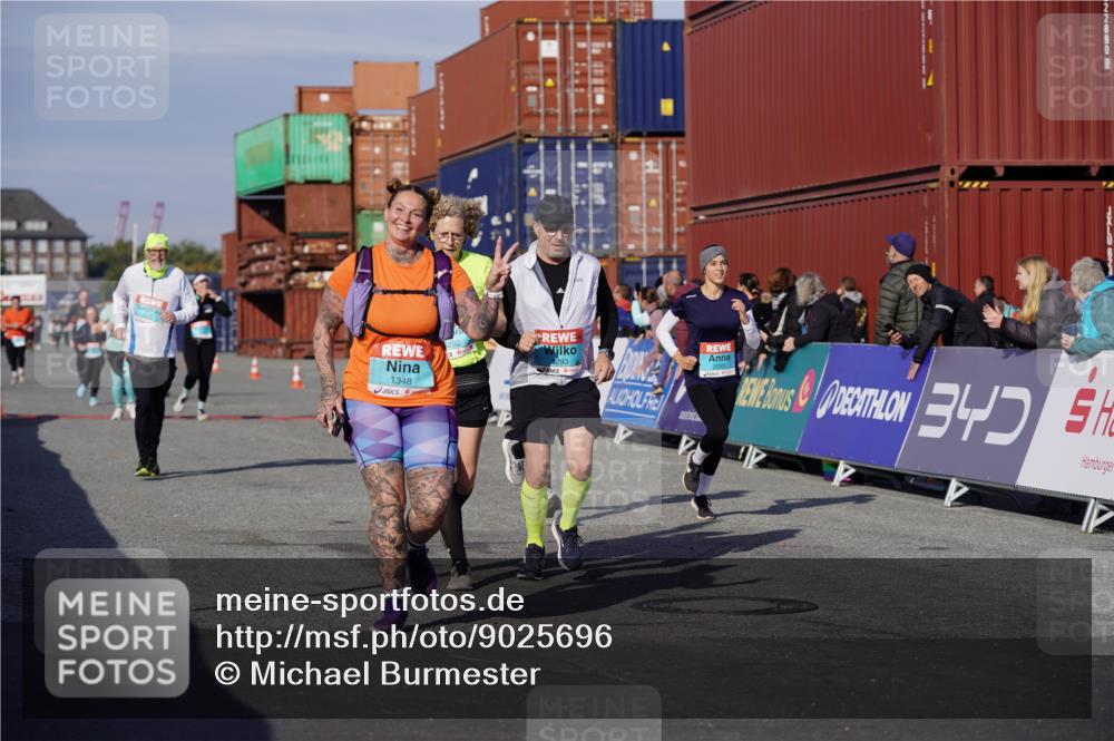 03.10.2025 - Köhlbrandbrückenlauf Michael Burmester http://msf.ph/oto/9025696 03.10.2025 10:28:50 Ziel 1348, 2263, 2264, 2492, 3292, 3293 meine-sportfotos.de