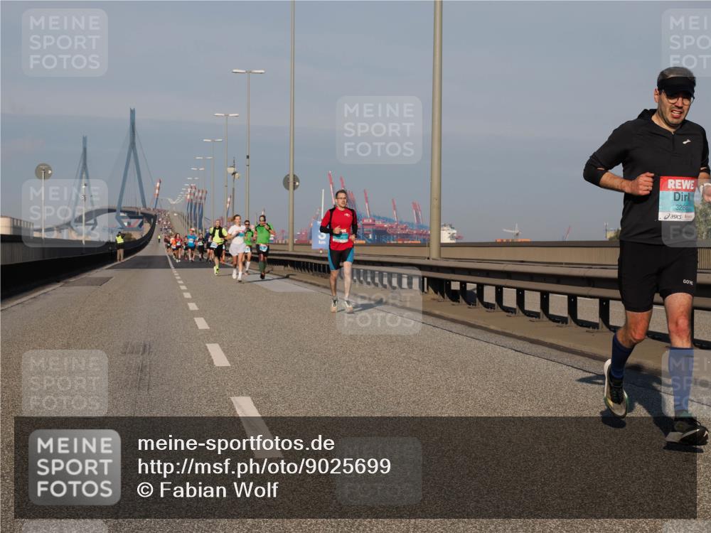 03.10.2025 - Köhlbrandbrückenlauf Fabian Wolf http://msf.ph/oto/9025699 03.10.2025 09:41:58 Position 3 3288 meine-sportfotos.de