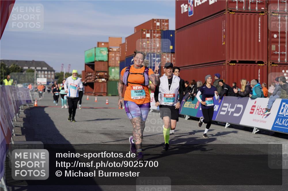 03.10.2025 - Köhlbrandbrückenlauf Michael Burmester http://msf.ph/oto/9025700 03.10.2025 10:28:50 Ziel 1348, 2263, 2264, 2492, 3292, 3293 meine-sportfotos.de