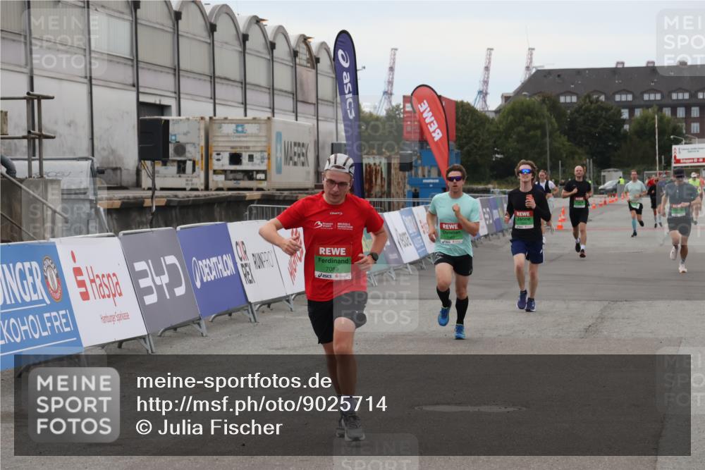 03.10.2025 - Köhlbrandbrückenlauf Julia Fischer http://msf.ph/oto/9025714 03.10.2025 15:59:30 Ziel 7059, 7083, 7089, 7262, 8780, 9126, 9238, 9577 meine-sportfotos.de
