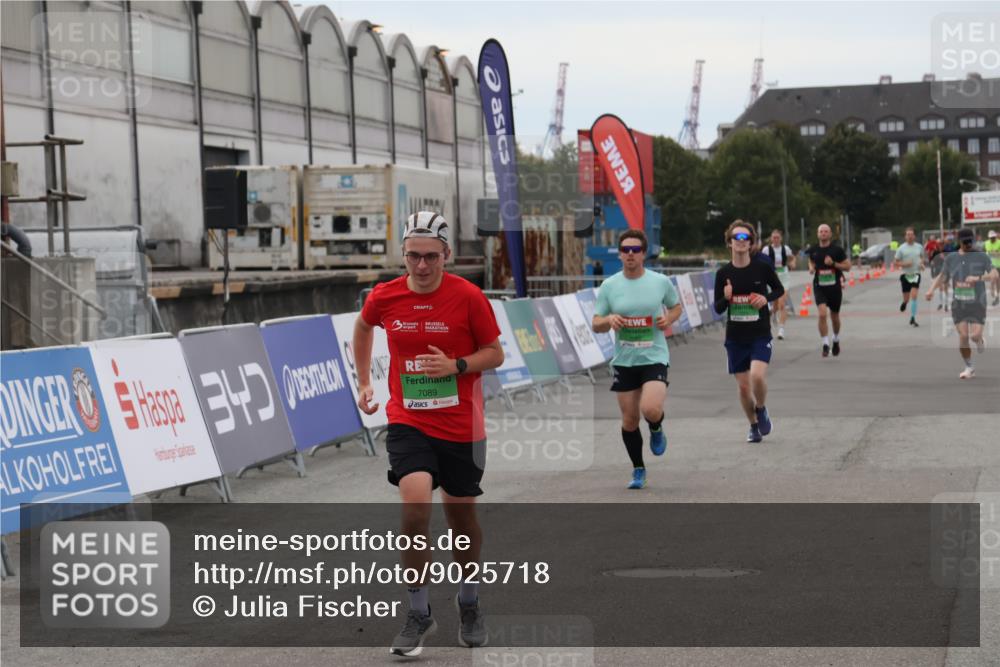 03.10.2025 - Köhlbrandbrückenlauf Julia Fischer http://msf.ph/oto/9025718 03.10.2025 15:59:30 Ziel 7059, 7083, 7089, 7262, 8780, 9126, 9238, 9577 meine-sportfotos.de