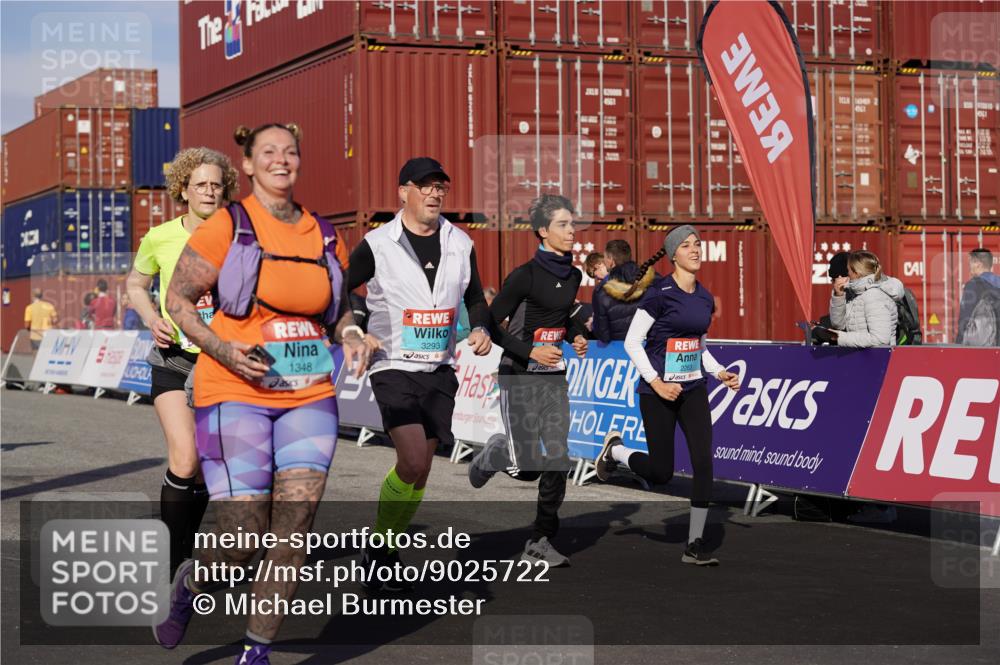 03.10.2025 - Köhlbrandbrückenlauf Michael Burmester http://msf.ph/oto/9025722 03.10.2025 10:28:51 Ziel 1348, 2177, 2263, 2264, 2492, 2922, 3292, 3293 meine-sportfotos.de