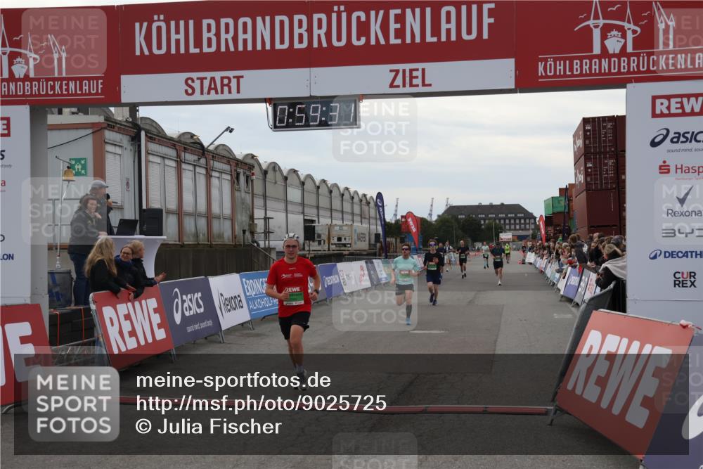 03.10.2025 - Köhlbrandbrückenlauf Julia Fischer http://msf.ph/oto/9025725 03.10.2025 15:59:31 Ziel 7059, 7083, 7089, 7262, 8780, 9126, 9238, 9577 meine-sportfotos.de