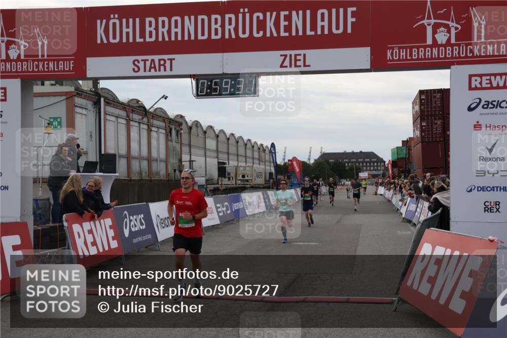 03.10.2025 - Köhlbrandbrückenlauf Julia Fischer http://msf.ph/oto/9025727 03.10.2025 15:59:31 Ziel 7059, 7083, 7089, 7262, 8780, 9126, 9238, 9577 meine-sportfotos.de
