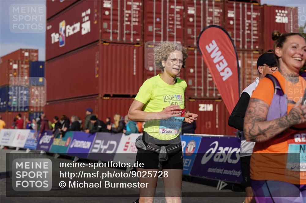 03.10.2025 - Köhlbrandbrückenlauf Michael Burmester http://msf.ph/oto/9025728 03.10.2025 10:28:53 Ziel 1348, 2177, 2263, 2264, 2375, 2492, 2922, 3292, 3293 meine-sportfotos.de