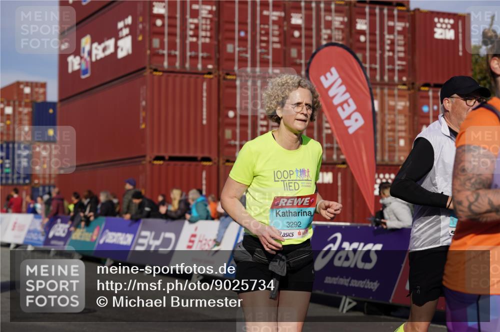 03.10.2025 - Köhlbrandbrückenlauf Michael Burmester http://msf.ph/oto/9025734 03.10.2025 10:28:53 Ziel 1348, 2177, 2263, 2264, 2375, 2492, 2922, 3292, 3293 meine-sportfotos.de