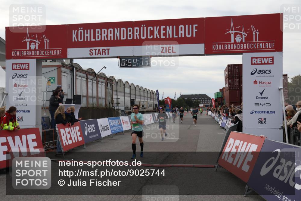 03.10.2025 - Köhlbrandbrückenlauf Julia Fischer http://msf.ph/oto/9025744 03.10.2025 15:59:33 Ziel 7059, 7083, 7089, 7187, 9126, 9238, 9577 meine-sportfotos.de