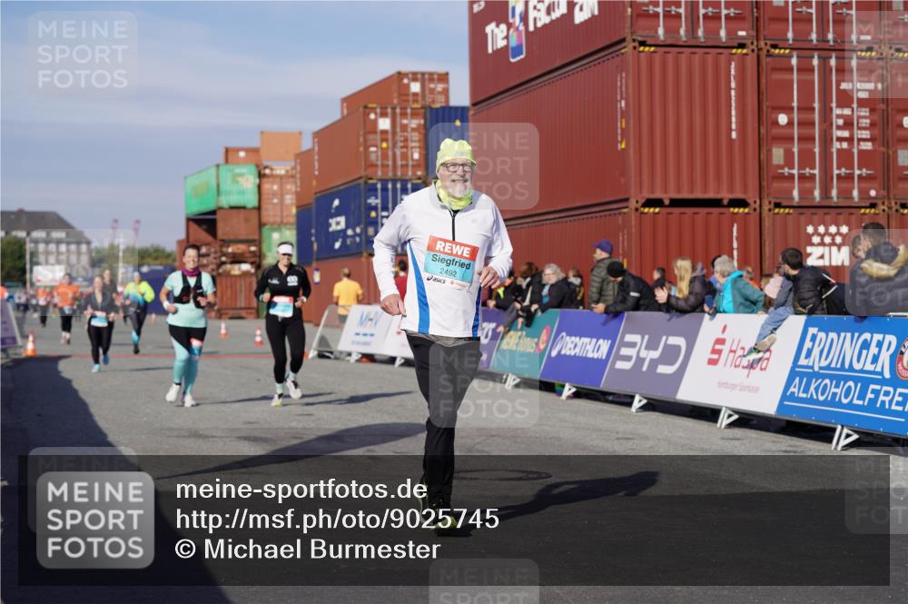 03.10.2025 - Köhlbrandbrückenlauf Michael Burmester http://msf.ph/oto/9025745 03.10.2025 10:28:55 Ziel 2177, 2263, 2264, 2375, 2492, 2922, 3292, 3293 meine-sportfotos.de