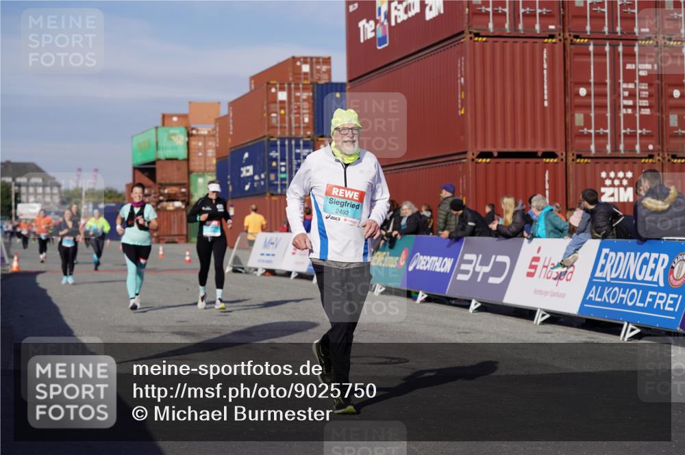03.10.2025 - Köhlbrandbrückenlauf Michael Burmester http://msf.ph/oto/9025750 03.10.2025 10:28:55 Ziel 2177, 2263, 2264, 2375, 2492, 2922, 3292, 3293 meine-sportfotos.de