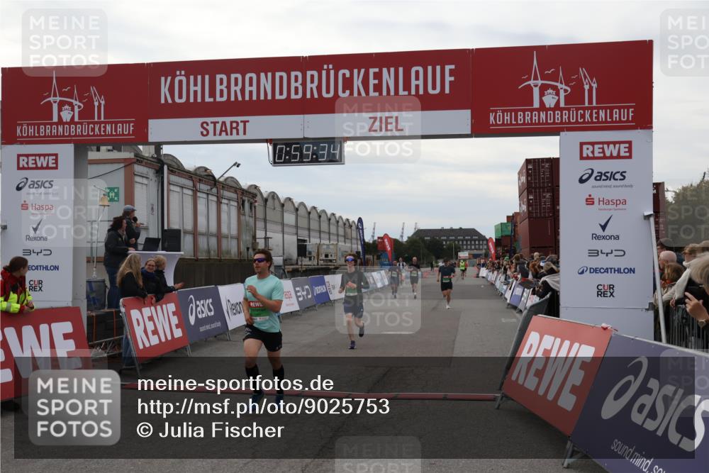 03.10.2025 - Köhlbrandbrückenlauf Julia Fischer http://msf.ph/oto/9025753 03.10.2025 15:59:34 Ziel 7025, 7048, 7059, 7083, 7089, 7187, 9238, 9577 meine-sportfotos.de